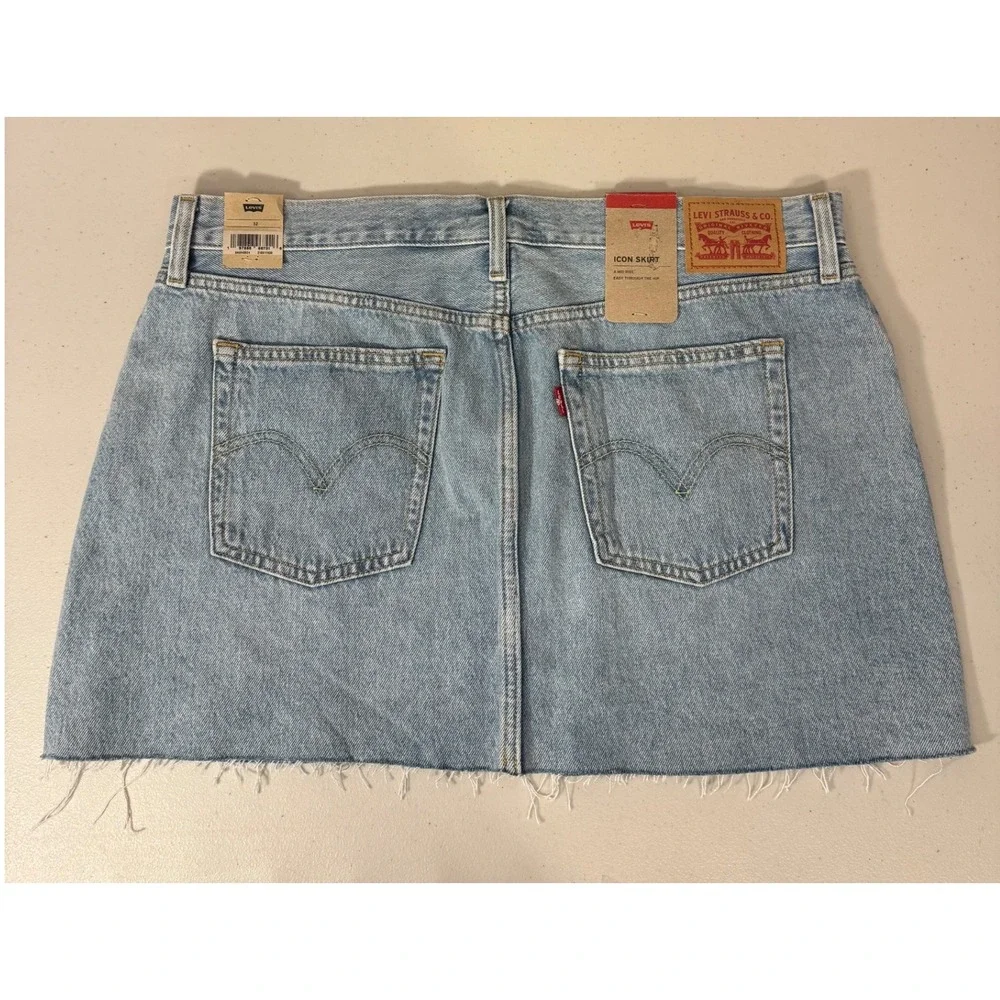 Levis Icon Skirt Women 32 Light Blue Denim Mini Raw Hem Button Fly Summer‎ NEW